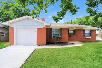 1153 ELMHURST ST MOORE, OK 73160